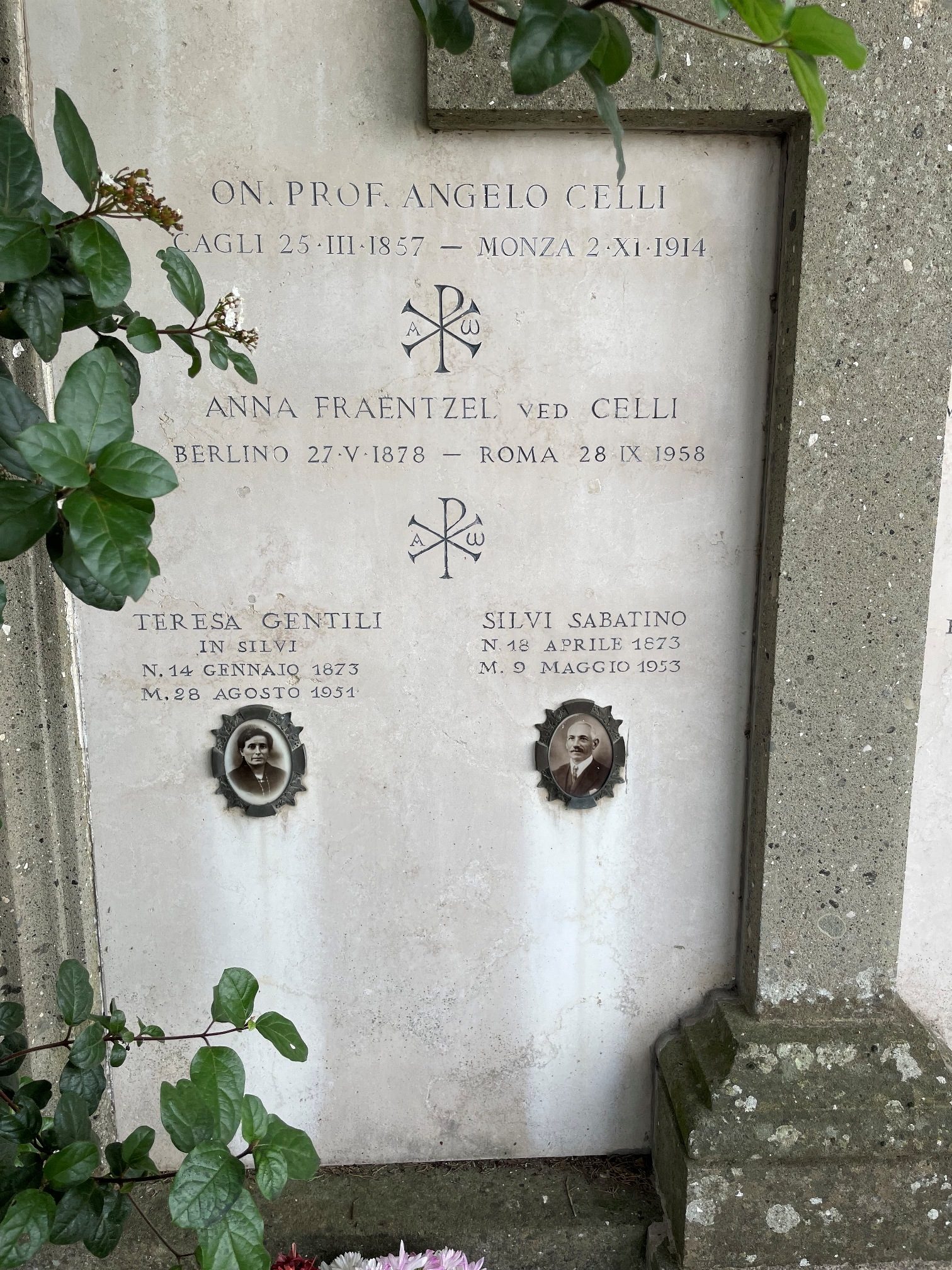 Angelo Celli and Anna Fraentzel's tomb, Frascati (by Giulia Lenci) - 03.jpeg